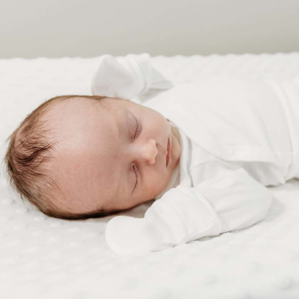 newborn takes short naps